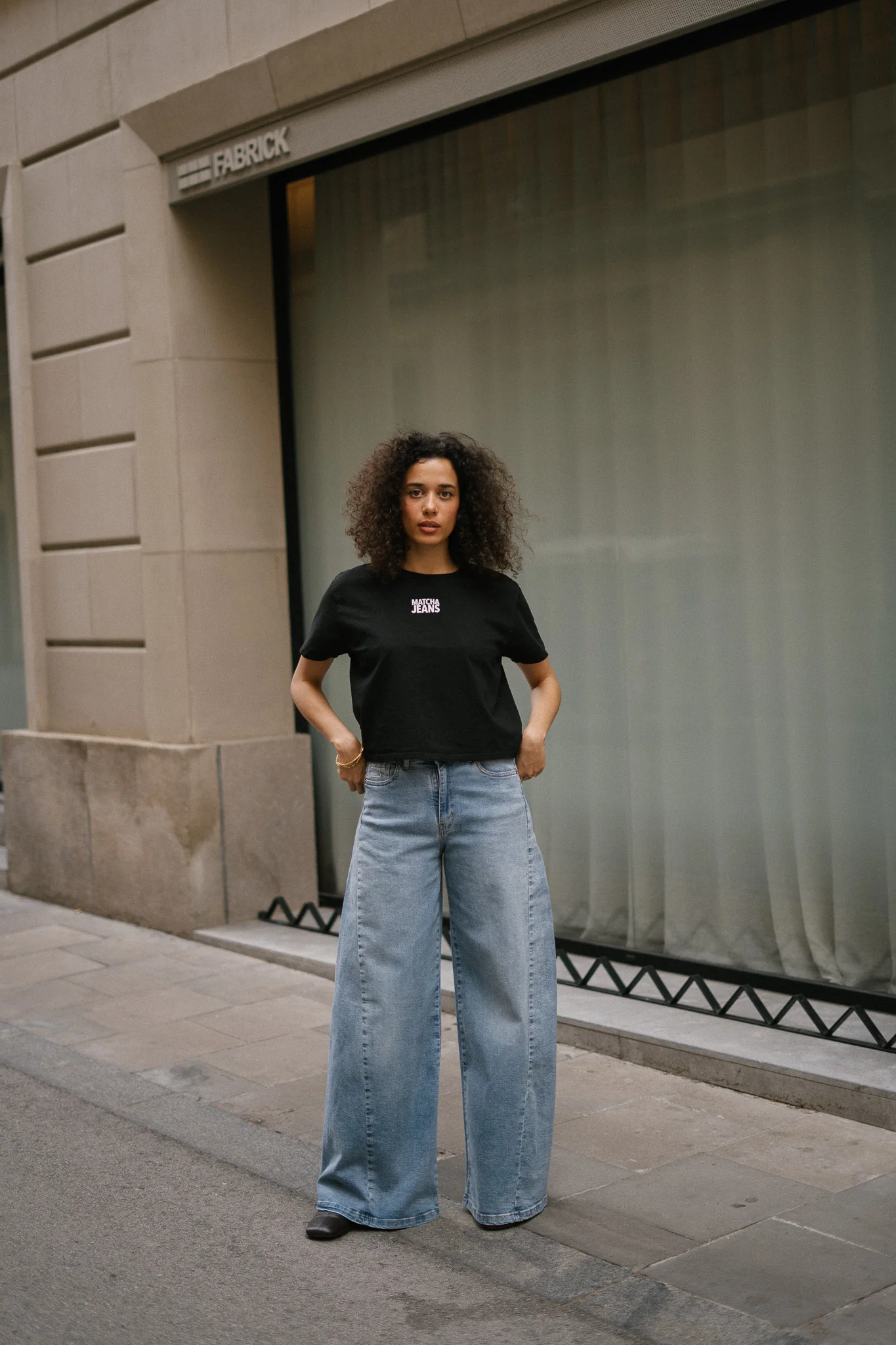 BACK RUCHED TEE - BLACK - Image 7