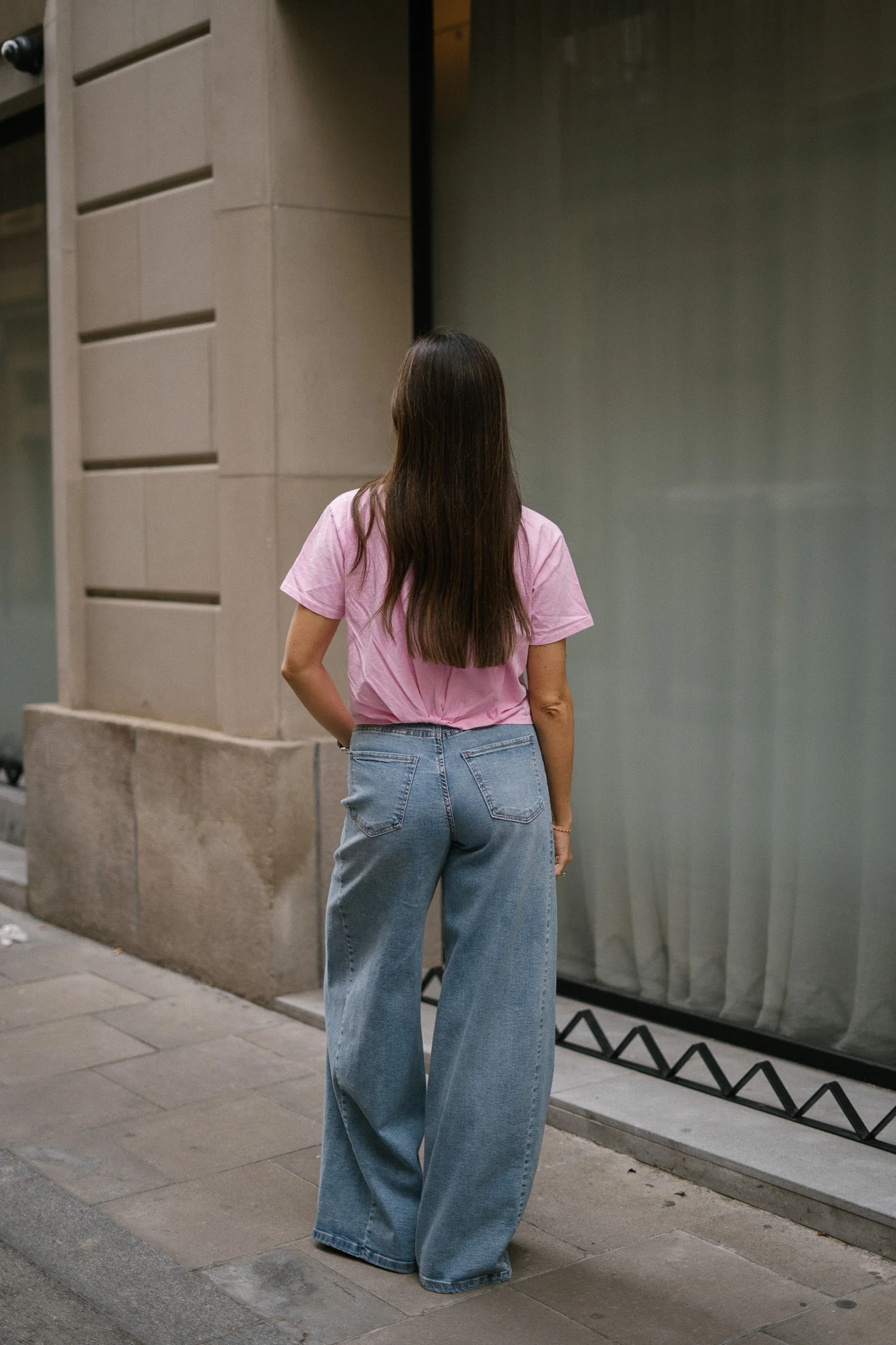 BACK RUCHED TEE - PINK - Image 6