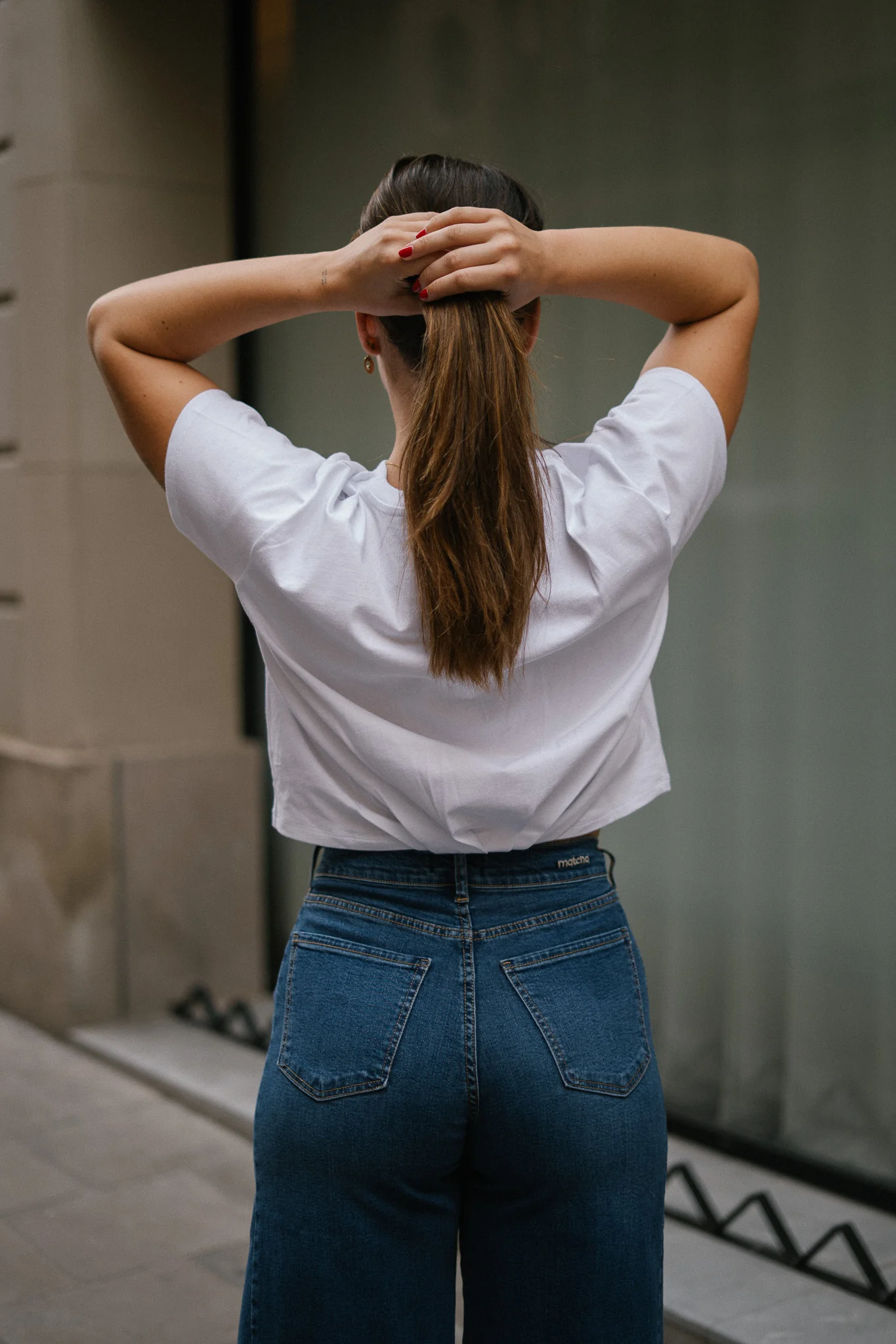 BACK RUCHED TEE - WHITE - Image 5