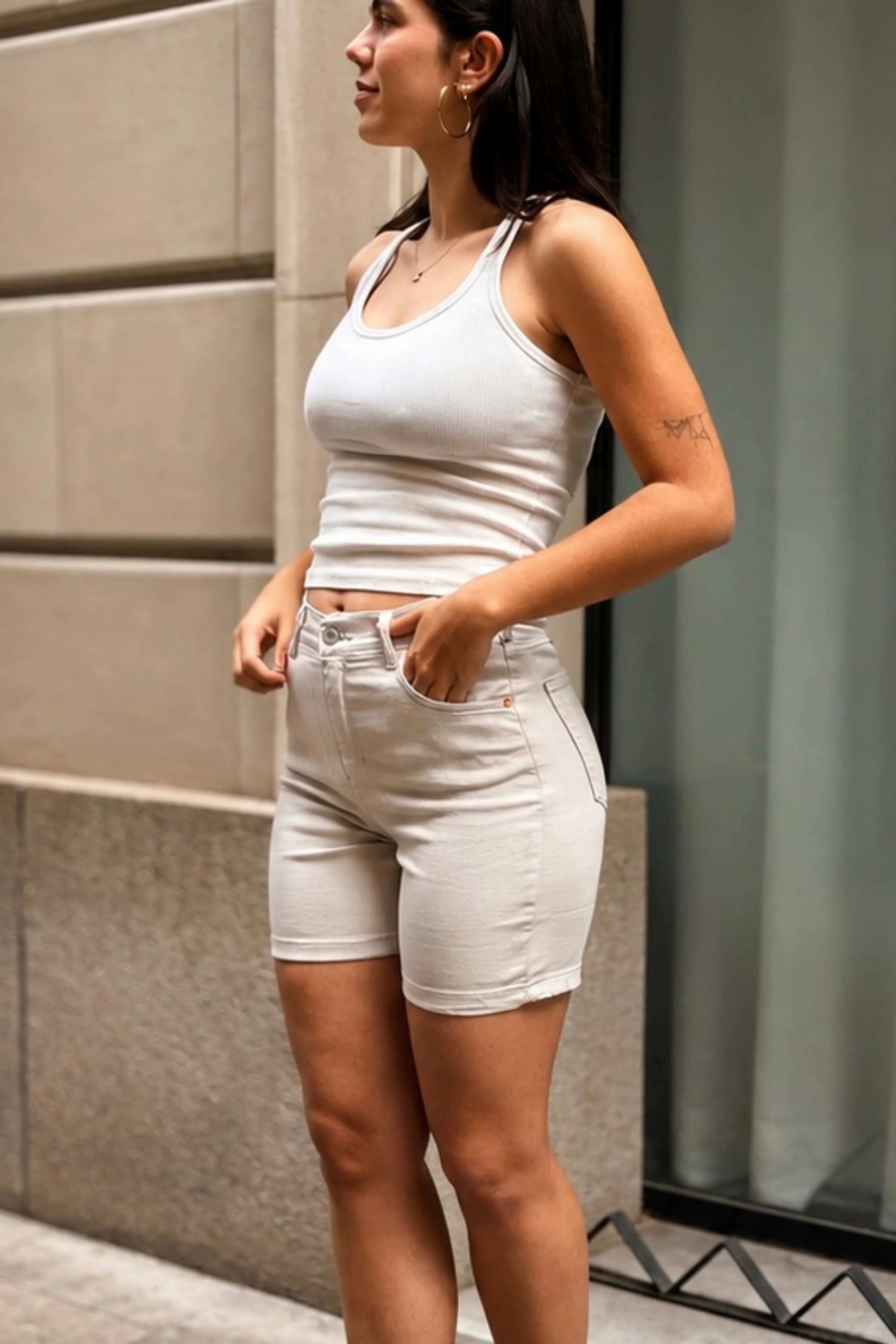 SHORTS HIGH RISE - BEIGE - Image 3